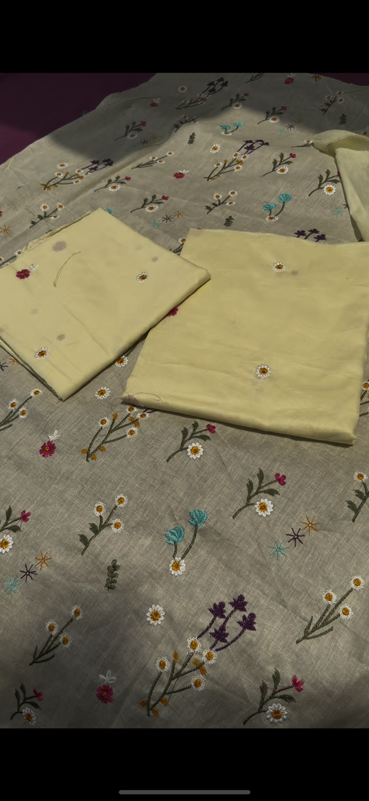 2PC Embroidered Lawn Suit 🌼