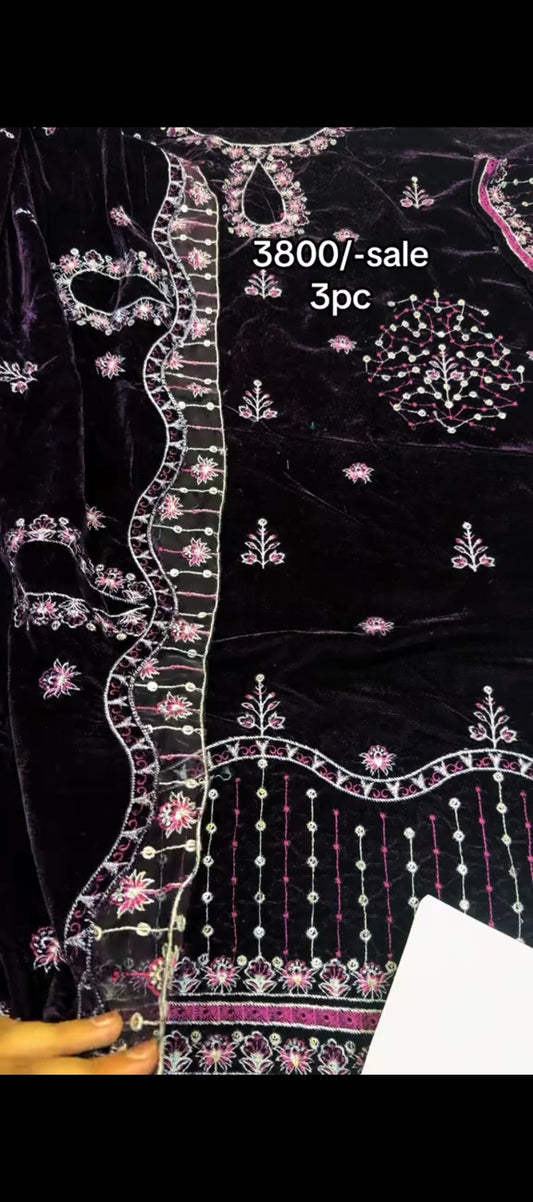 💜 Royal Purple Velvet Suit – A Touch of Winter Luxury