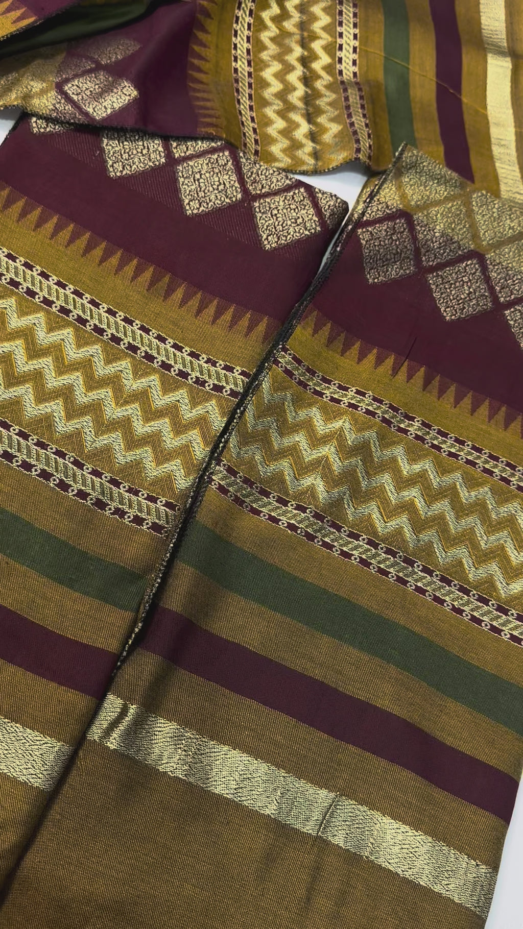 Jdot/ Golden color 3piece allover