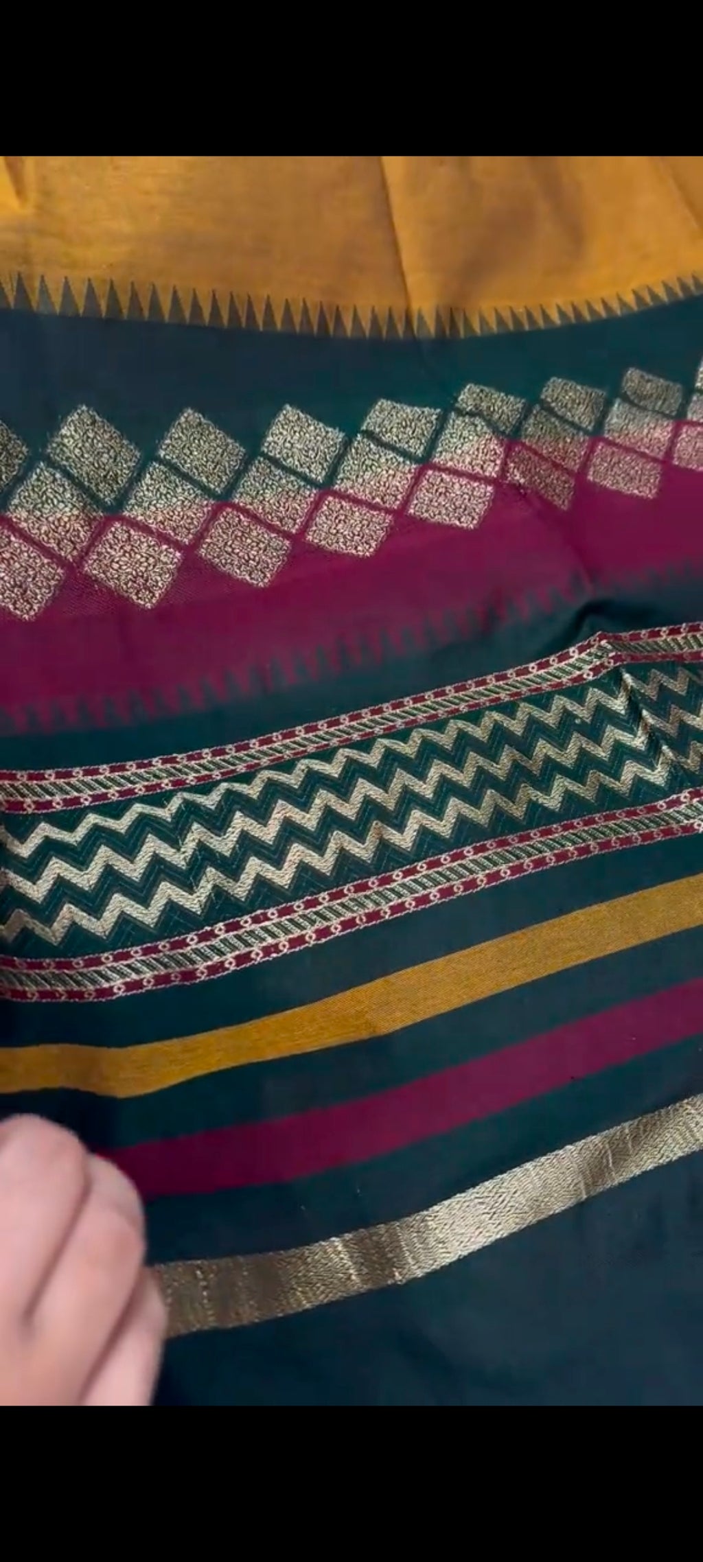 J. 3-Piece Green Danak Wool Dress – Plain 2-Piece Suit with Trendy 4D Jacquard Wool Shawl