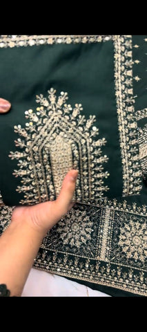✨ Royal Green Elegance – 2-Piece Embroidered Dhanak Suit