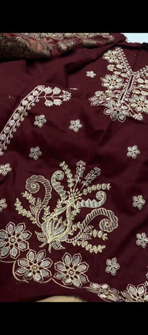 🍷 Luxury Maroon Khaddar 3-Piece Suit with Elegant Embroidery