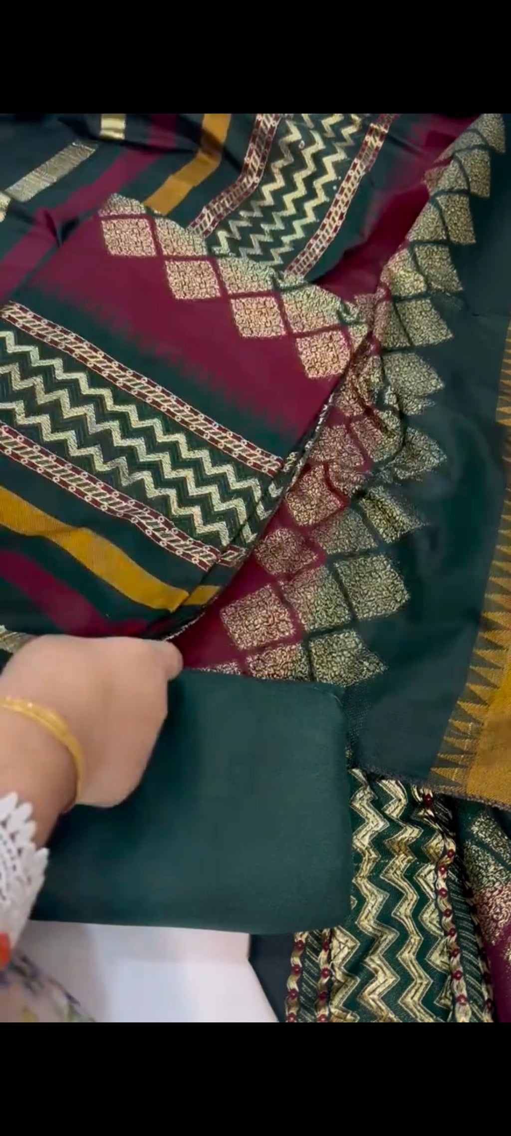 J. 3-Piece Green Danak Wool Dress – Plain 2-Piece Suit with Trendy 4D Jacquard Wool Shawl