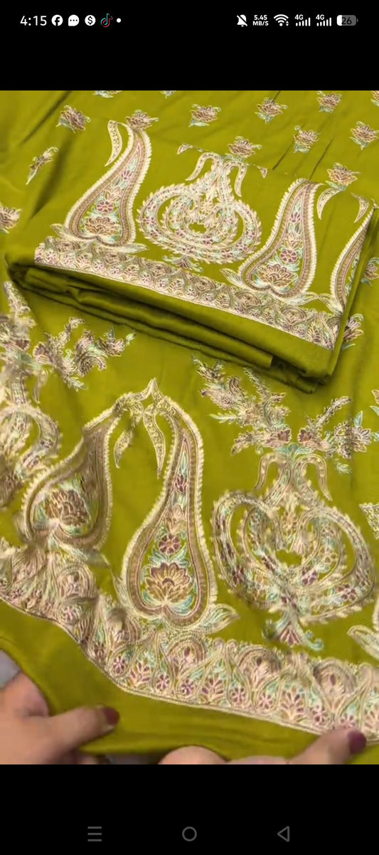 💚 Parrot Green Elegance – 3 Piece Kashmir Wool Suit