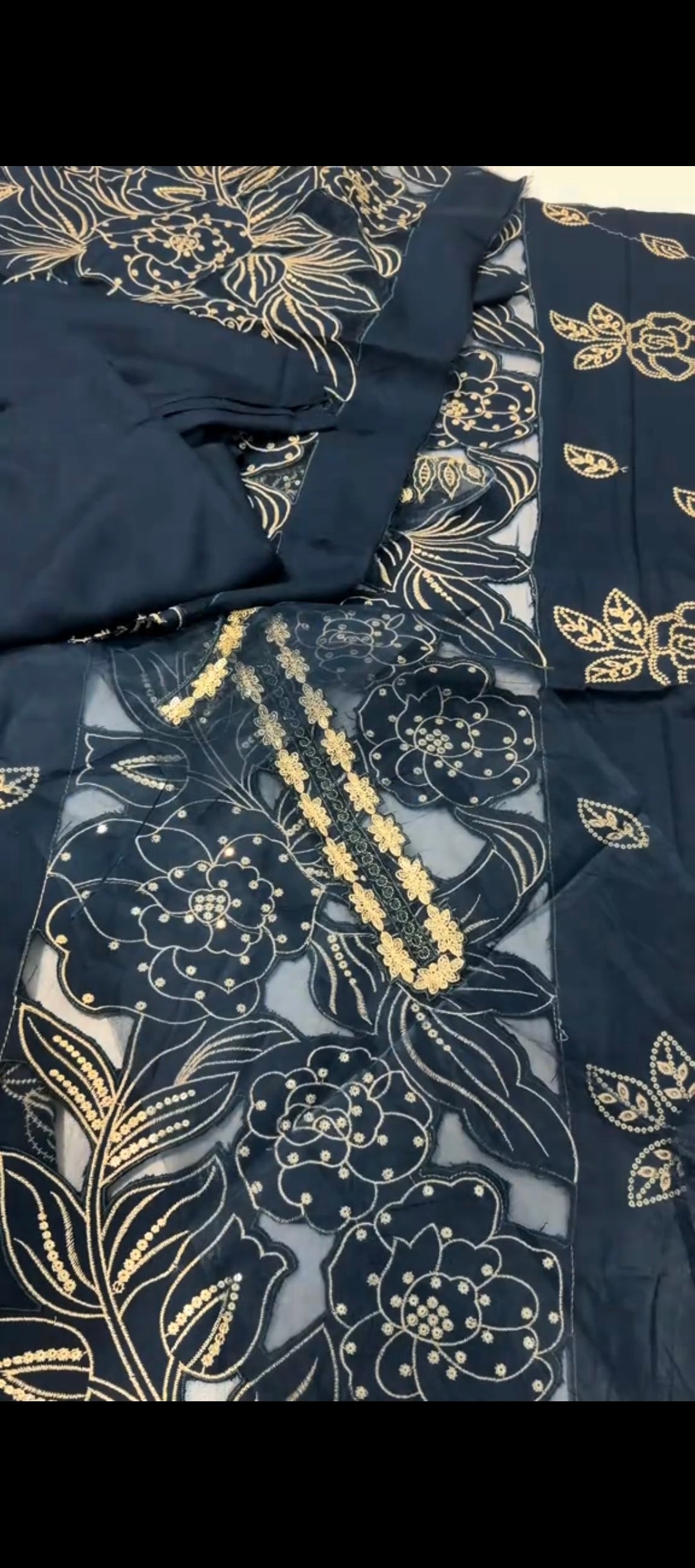 ✨ 𝑴𝒊𝒅𝒏𝒊𝒈𝒉𝒕 𝑩𝒍𝒐𝒐𝒎 ✨
💙 3 Piece Dhanak Suit 💙