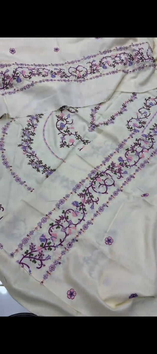 🌸 OFF-WHITE GRACE DHANAK SUIT – DELICATE PINK EMBROIDERY WITH TIMELESS WINTER ELEGANCE ✨
